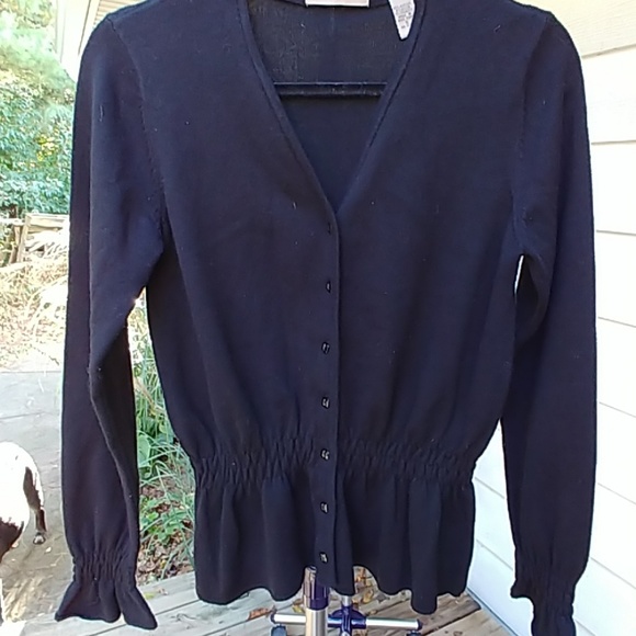 i.e. sweater - Picture 7 of 8